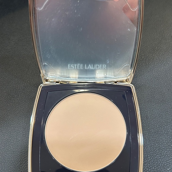 Estee Lauder Double Wear Stay-In-Place Matte Powder Foundation 2N1- Desert Beige - Picture 5 of 5